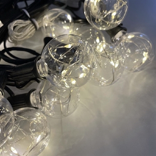 Batteridrevet LED lyskæde med pærer - varmt hvidt lys - 4,5 m med 15 pærer