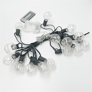 Batteridrevet LED lyskæde med pærer og fjernbetjening - farverigt lys - 4,5 m med 15 pærer