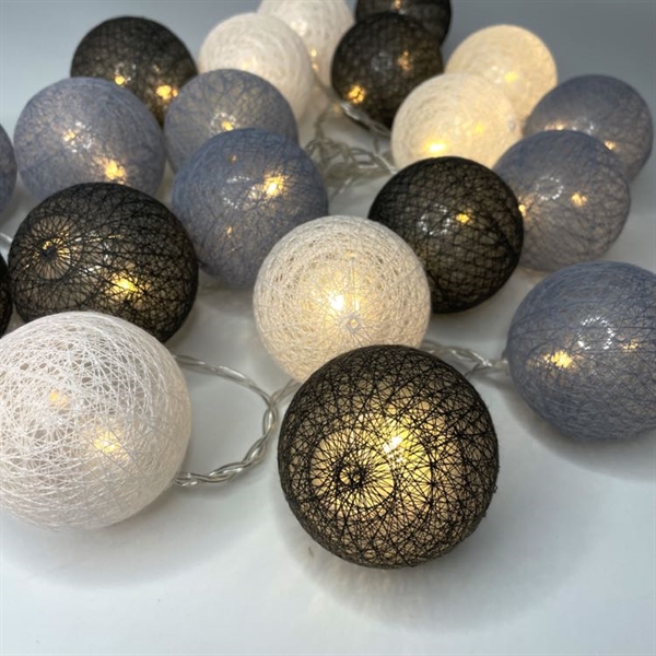 LED lyskæde med  bomuldsbolde i forskellige farver - 3 m