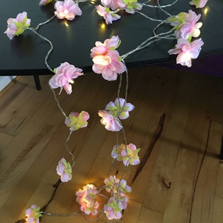 Batteridrevet lyskæde med lyserøde blomster - 40 blomster         