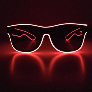 Brille med rødt lys