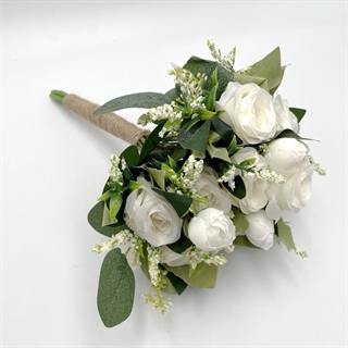 Brudebuket af kunstige hvide roser og eukalyptusblade