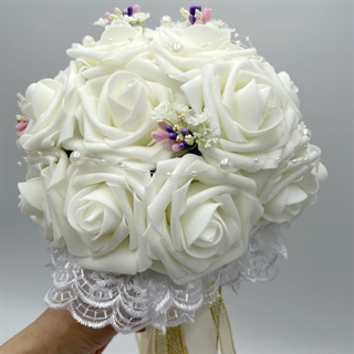 Brudebuket med kunstige hvide roser