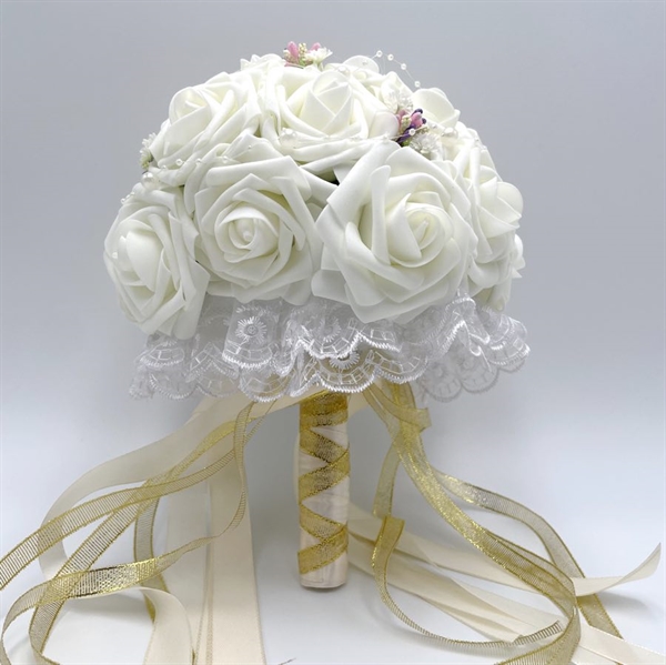 Brudebuket med kunstige hvide roser