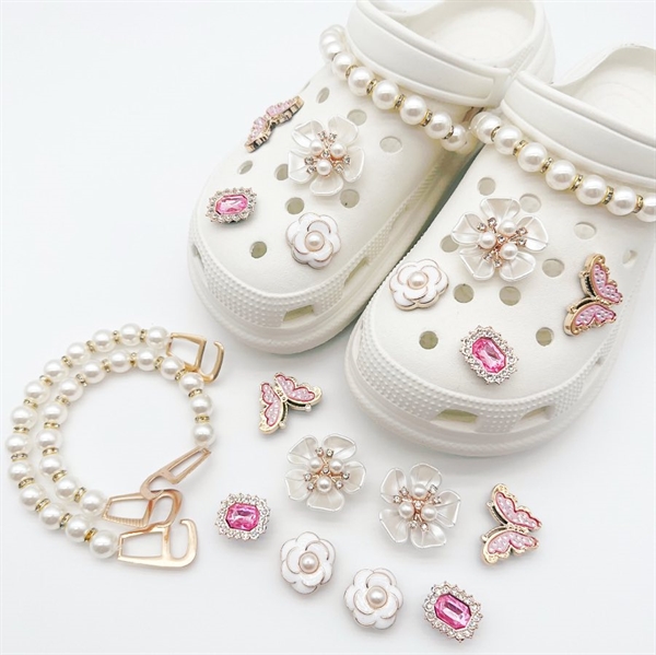 Crocs charms med blomster, sommerfugle og perler – 10 stk.