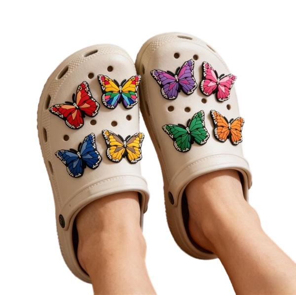 Crocs charms med farverige sommerfugle – 8 stk.