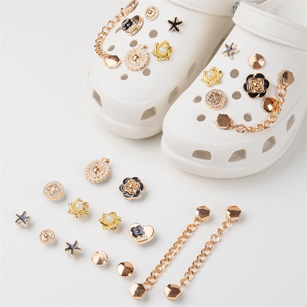   Crocs charms med kæde, perler og blomster - 13 stk