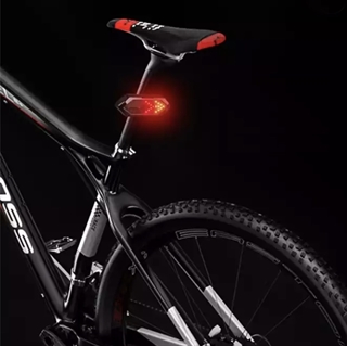 Cykelbaglygte med drejeretningsindikator
