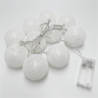 LED lyskæde med  bomuldsbolde i hvide farver - 1,5 meter, 10 bolde - Ø 6 cm