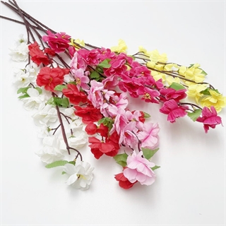 Dekorative kunstige ferskenblomster i mørk rosa – højde: 63 cm