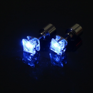 Diamant øreringe med blåt lys