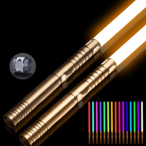 Star Wars lasersværd med 20 lysfarver og lydeffekter – Genopladelige – 2 stk. med guldhåndtag