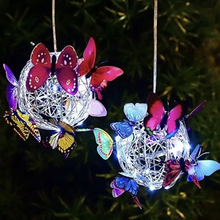 Hængende solcellelampe med sommerfugle