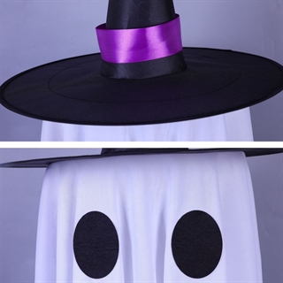 Hængende Halloween-spøgelse med heksehat og varmt hvidt lys