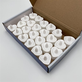 Hjerteformet fyrfadslys i hvide farver - Varmt hvidt lys - 24 stk