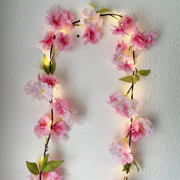 Kirsebærblomst LED lyskæde med blade – lys pink –1,8 m, 10 lys