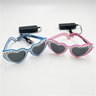 LED hjertebriller med lys og teksten JUST MARRIED – 2 stk