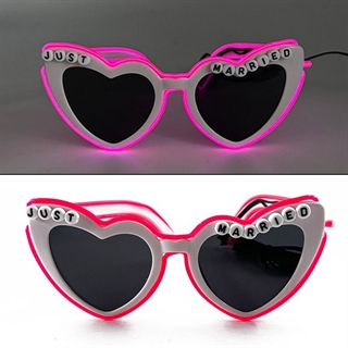 LED hjertebriller med lys og teksten JUST MARRIED - lyserødt lys