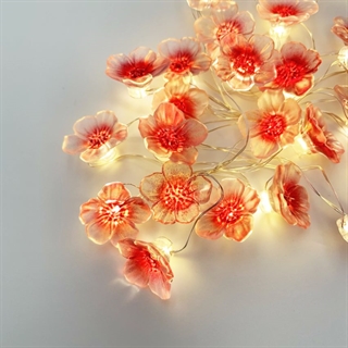 LED kobber lyskæde med kirsebærblomster, med fjernbetjening - USB drevet - 5 m 30 lys - rød