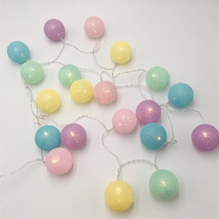 LED lyskæde med  bomuldsbolde i forskellige farver -3 m 20 bolde