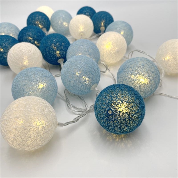 LED lyskæde med bomuldsbolde i forskellige farver 