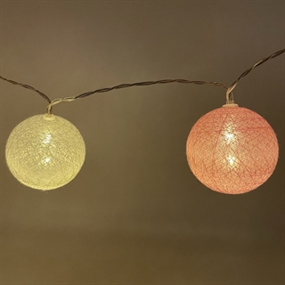 LED lyskæde med bomuldskugler i lyserød og hvid