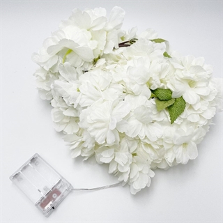 LED lyskæde med hvide kirsebærblomster og blade - 5 m 50 lys