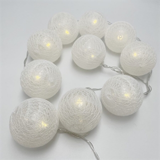 LED lyskæde med  bomuldsbolde i hvide farver - 1,5 meter, 10 bolde - Ø 6 cm