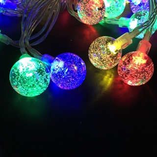 LED lyskæde med kugler - Multifarvet lys - 6,5 m 30 lys