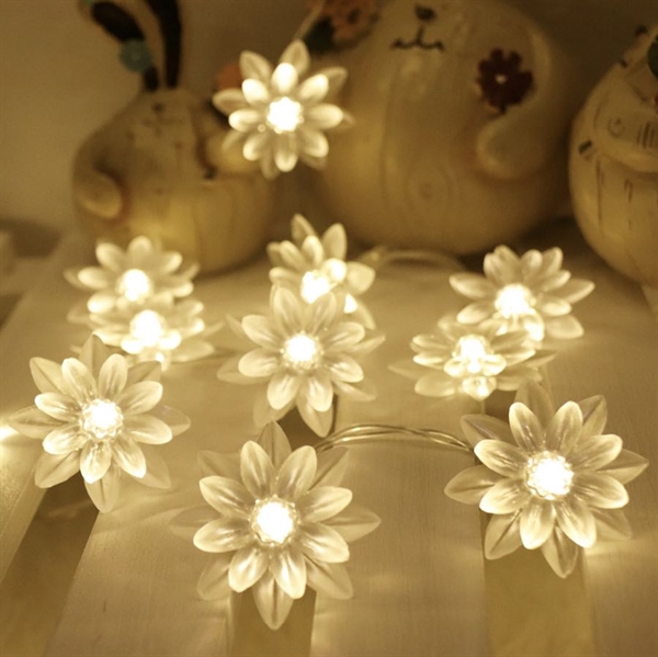 Batteridrevet lyskæde med lotus blomster - 1,5 m 10 lys