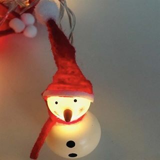LED lyskæde med snemand og nissehue  