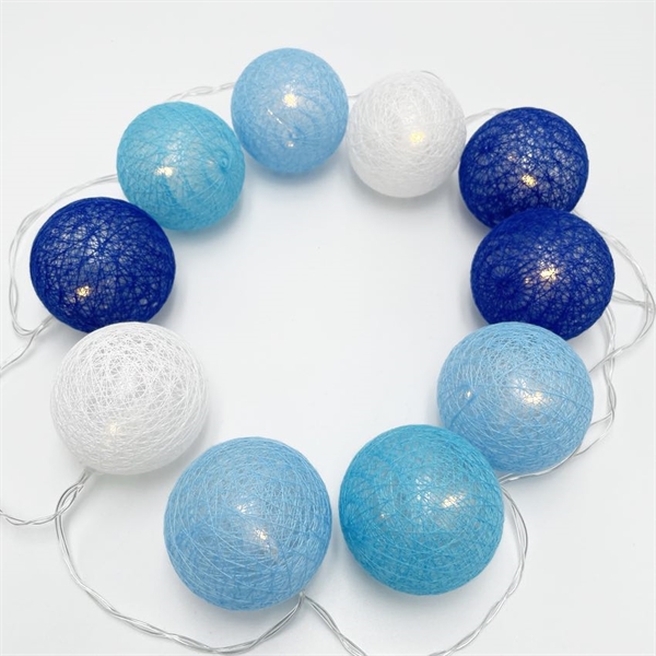 LED lyskæde med blå og hvide bomuldskugler – 1,5 m 10 LEDs