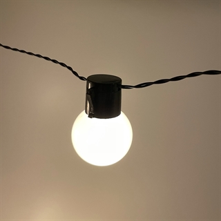 LED lyskæde med pærer og fjernbetjening til indendørs & udendørs brug