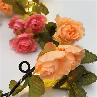 LED lyskæde med roser og blade - 72 stk. roser