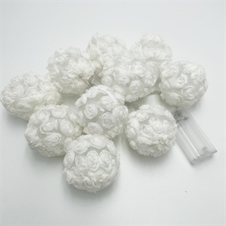 LED lyskæde med hvide rosenkugler – batteridrevet – 1,6 m 10 LED