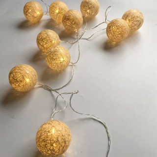LED lyskæde med  bomuldsbolde 