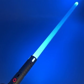 Star Wars lasersværd med 20 lysfarver og lydeffekter – Genopladeligt – 1 stk. med sølvhåndtag