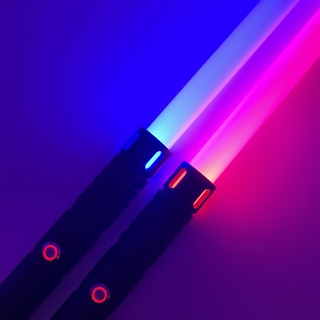 Star Wars lasersværd med 20 lysfarver og lydeffekter - Genopladelige - 2 stk pr. sæt 