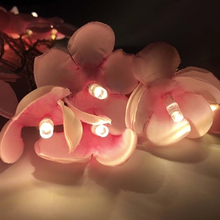 LED lyskæde med  krisebærblomster  