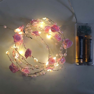 Batteridrevet lyskæde med lyserøde roser og perler