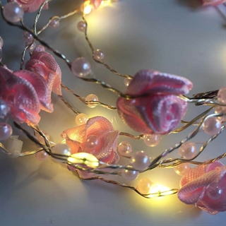 LED lyskæde med lyserøde roser og perler -2m