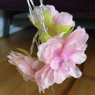 USB-drevet lyskæde med lyserøde blomster -  40 blomster       