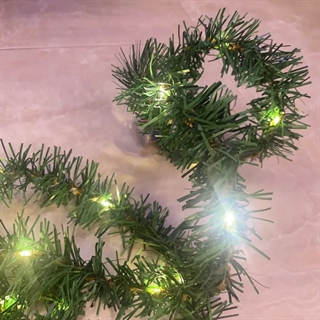 LED lyskæde med grannåle guirlande – juledekoration