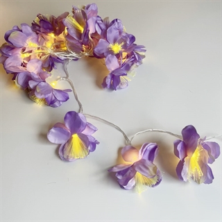 Lyskæde med lilla blomster og fiberoptisk lys