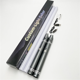 Lyssværd med 7 lysfarver og lydeffekter - Genopladeligt - Grå håndtag - 2 stk.