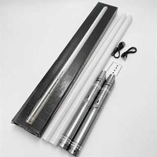 Lyssværd med farverige lys- og lydeffekter - Genopladeligt - Grå håndtag -14 lysfarver - 2 stk.