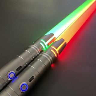 Lyssværd med farverige lys- og lydeffekter - Genopladeligt - Grå håndtag -14 lysfarver - 2 stk.