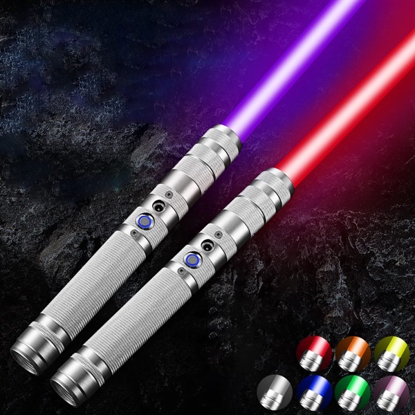 Lyssværd med farverige lys- og lydeffekter - Genopladeligt - Sølv håndtage -7 lysfarver - 2 stk.