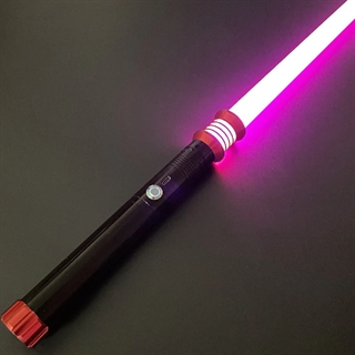 Lyssværd med farverige lys- og lydeffekter - Genopladeligt - Sort & rød håndtag - 14 lysfarver - 1 stk. - Stil 7 Plus