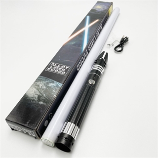 Lyssværd med farverige lys- og lydeffekter - Genopladeligt - Sort håndtag - 20 lyseffekter